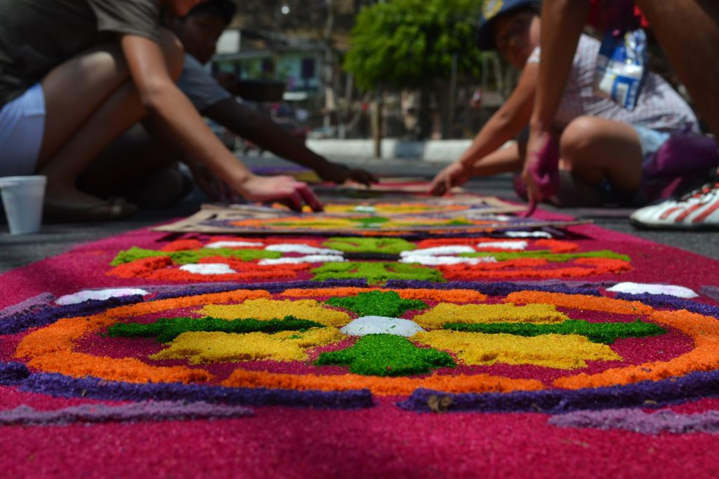 sandteppich-in-guatemala-am-ostern