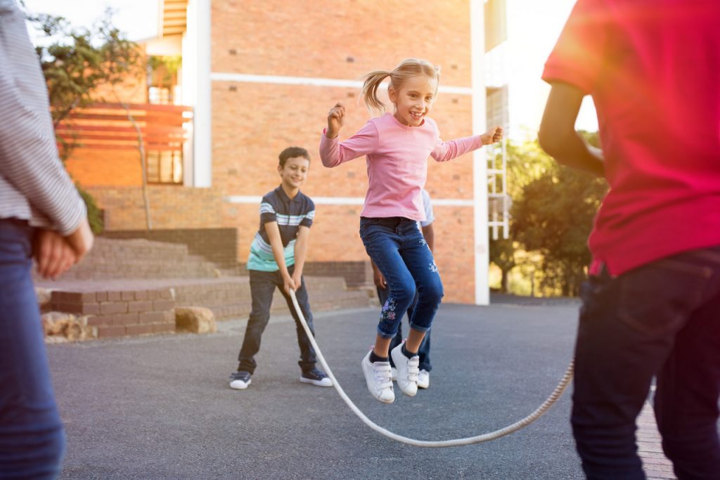 springseil-seil-springen-kinderspiel