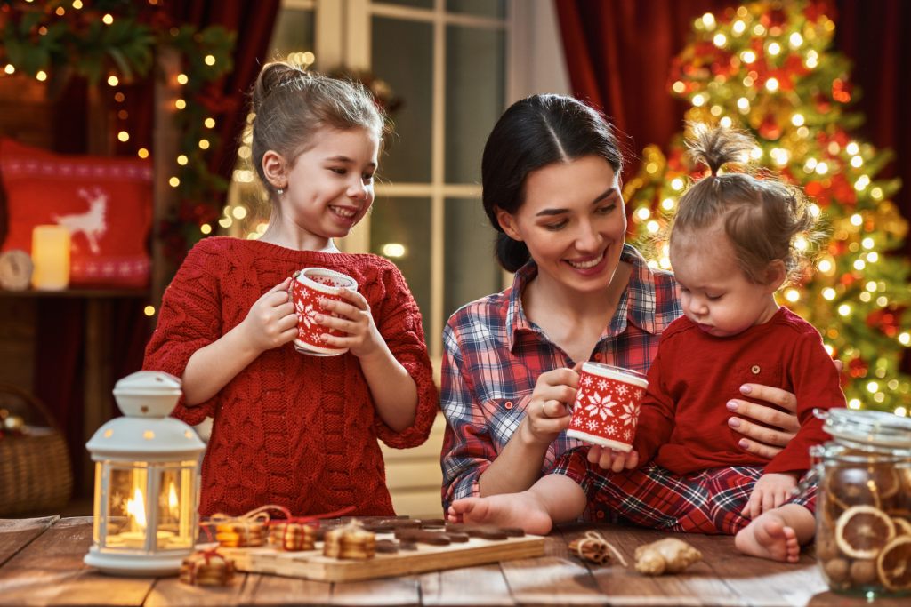 die-weihnachtszeit-verbringen-wir-am-besten-mit-famielie-und-freunden